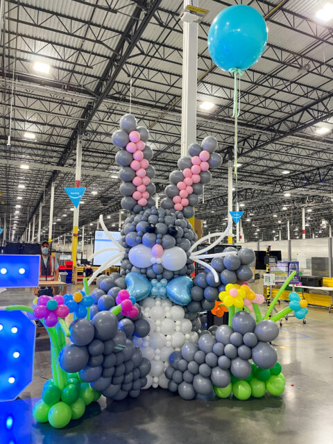 easter bunny balloon sculpture